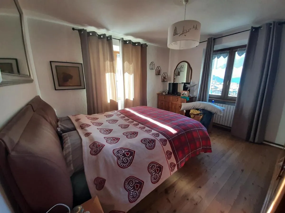 Apartment The Yellow House Bormio Italy
