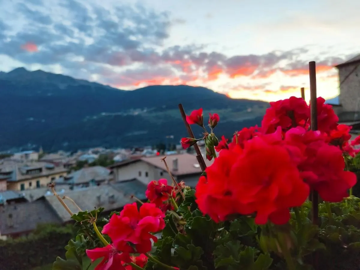 Apartment The Yellow House Bormio
